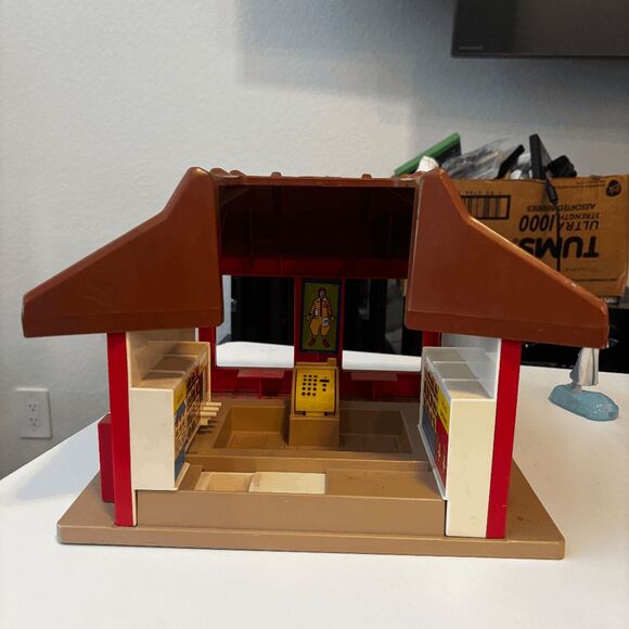 Vintage 1974 McDonalds Playskool Familiar Places Play Set Restaurant Trays Cars - Picture 7 of 13